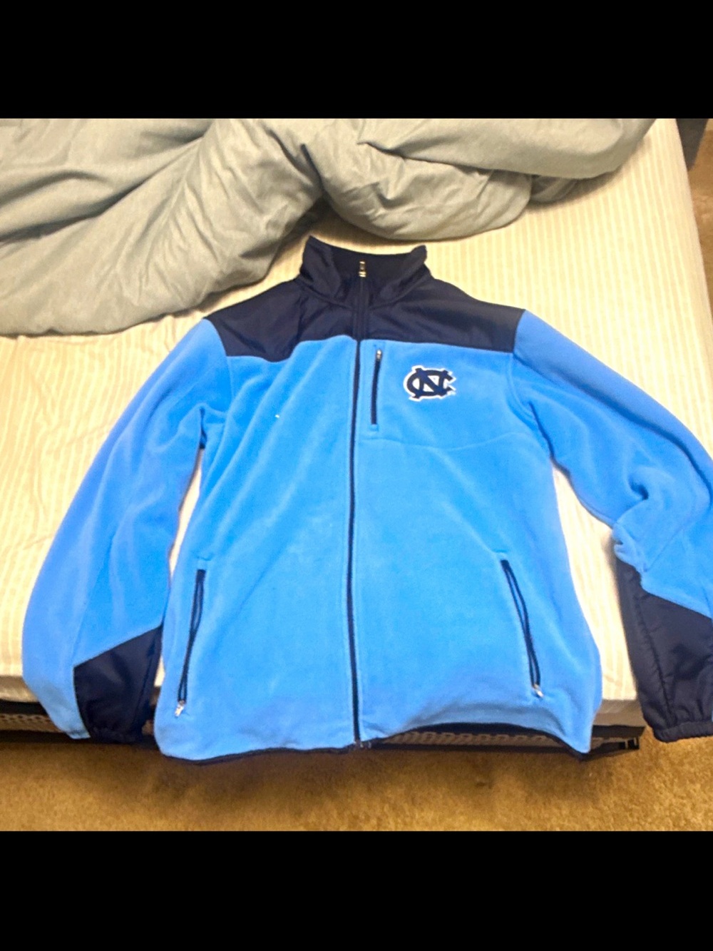 Men's UNC Jackst size medium